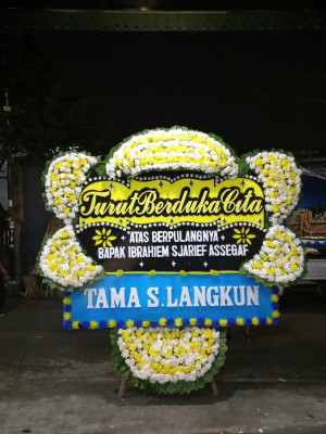 Papan Bunga Duka di Sadananya