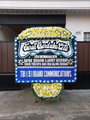 Papan Bunga Duka di Sadananya